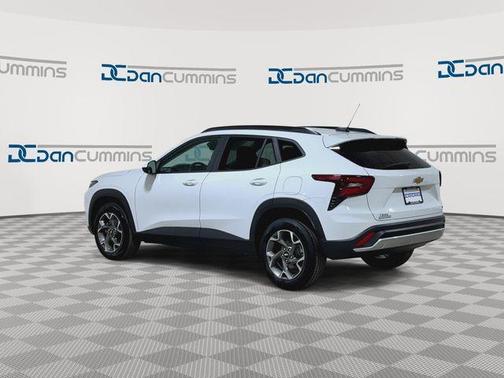 Summit White 2025 Chevrolet Trax LT