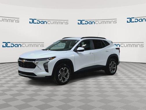 Summit White 2025 Chevrolet Trax LT