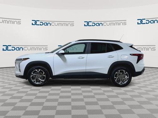 Summit White 2025 Chevrolet Trax LT