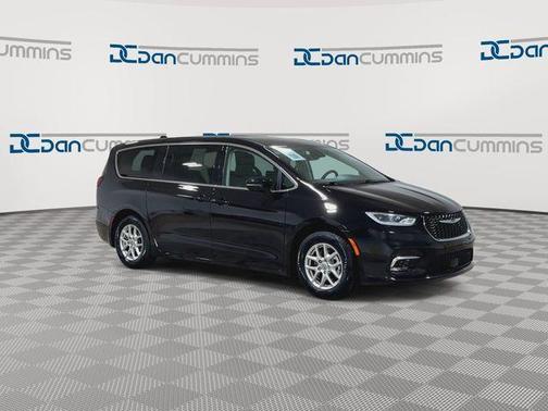 Diamond Black 2024 Chrysler Pacifica Touring-L