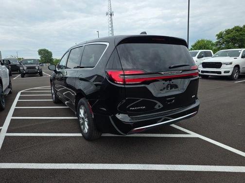 PXJ 2027 Chrysler Pacifica SELECT
