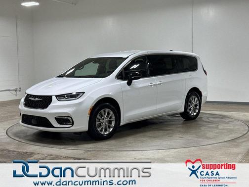 Bright White Clearcoat 2026 Chrysler Pacifica Select