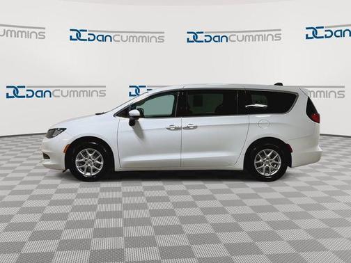 Bright White Clearcoat 2022 Chrysler Voyager LX