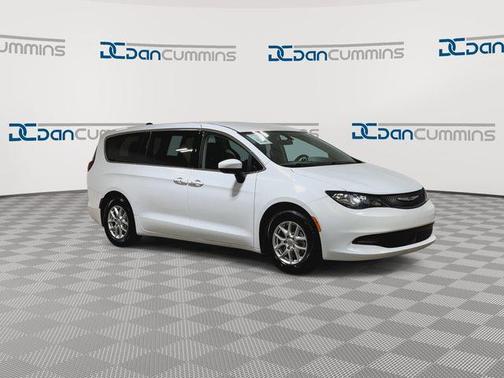 Bright White Clearcoat 2022 Chrysler Voyager LX