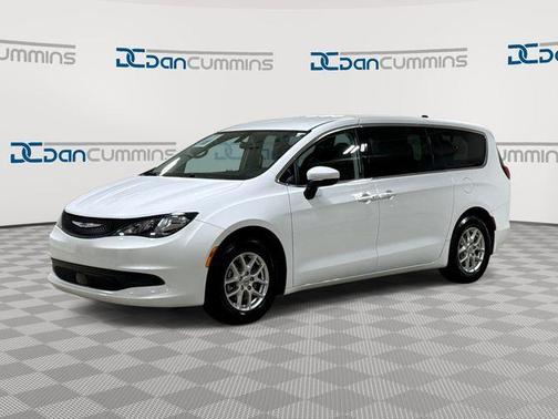 Bright White Clearcoat 2022 Chrysler Voyager LX