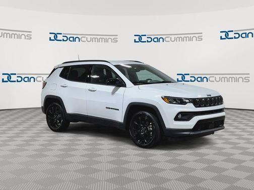 Bright White Clearcoat 2026 Jeep Compass Latitude