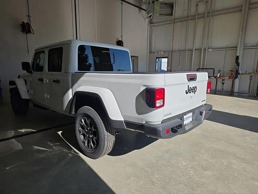 Bright White Clearcoat 2026 Jeep Gladiator Sport
