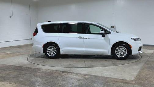 Bright White Clearcoat 2023 Chrysler Pacifica Touring-L