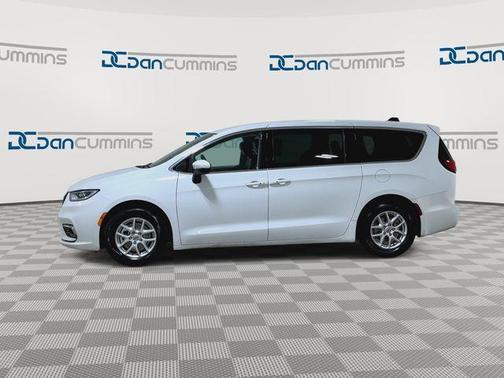 Bright White Clearcoat 2023 Chrysler Pacifica Touring-L