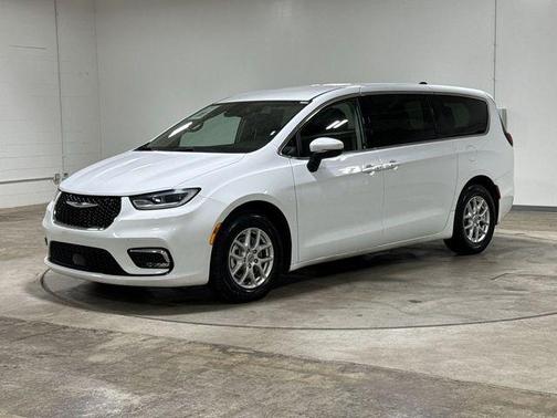 Bright White Clearcoat 2023 Chrysler Pacifica Touring-L