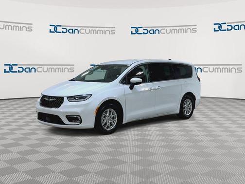 Bright White Clearcoat 2023 Chrysler Pacifica Touring-L