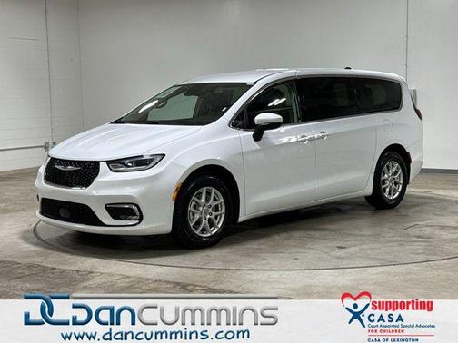 Bright White Clearcoat 2023 Chrysler Pacifica Touring-L
