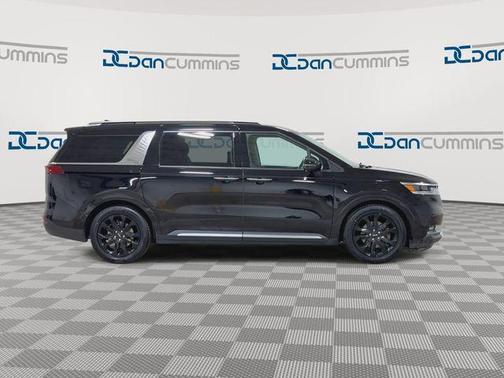 Aurora Black 2022 Kia Carnival SX