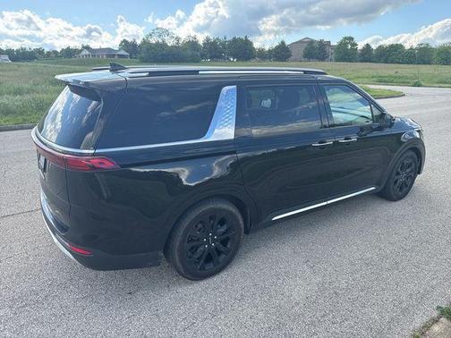 Aurora Black 2022 Kia Carnival SX