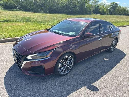 Garnet Pearl Me 2024 Nissan Altima 2.5 SL