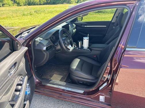 Garnet Pearl Me 2024 Nissan Altima 2.5 SL