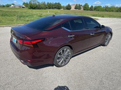 Garnet Pearl Me 2024 Nissan Altima 2.5 SL
