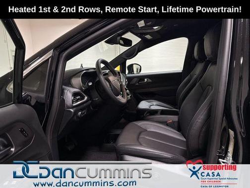 Diamond Black 2026 Chrysler Pacifica Select