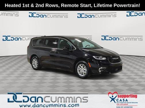 Diamond Black 2026 Chrysler Pacifica Select