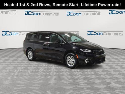 Diamond Black 2026 Chrysler Pacifica Select