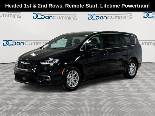 Diamond Black 2026 Chrysler Pacifica Select