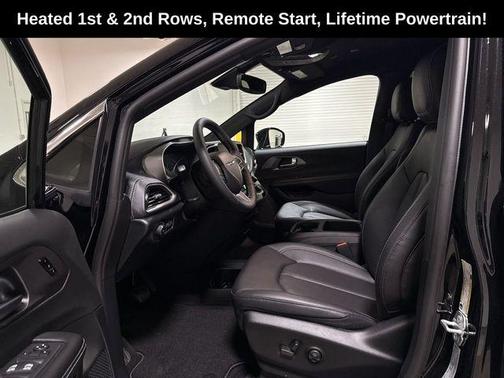 Diamond Black 2026 Chrysler Pacifica Select