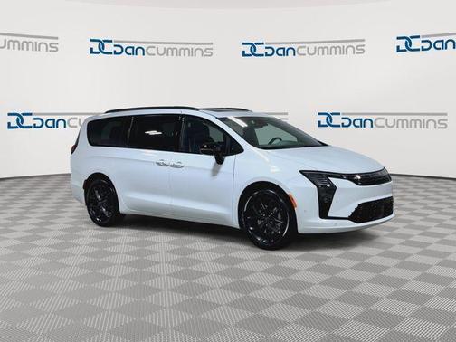 Bright White Clearcoat 2027 Chrysler Pacifica LIMITED