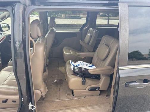 Brilliant Black Crystal Pearlcoat 2015 Chrysler Town & Country Touring