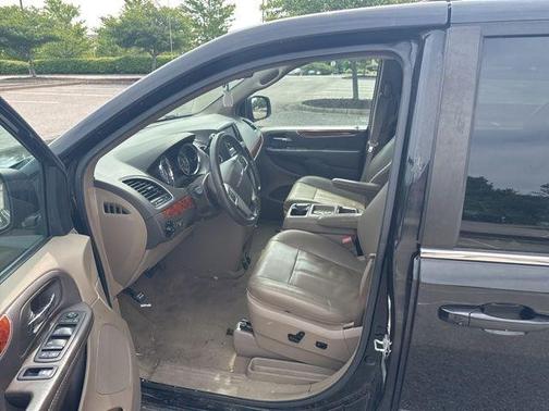 Brilliant Black Crystal Pearlcoat 2015 Chrysler Town & Country Touring