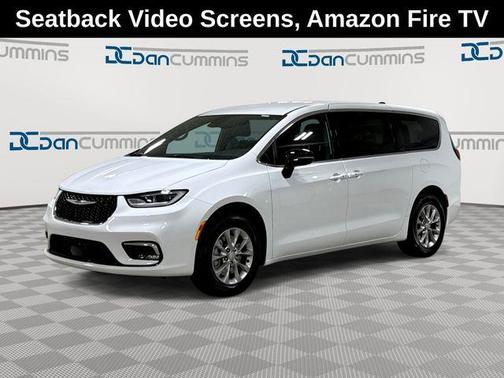 Bright White Clearcoat 2026 Chrysler Pacifica Select