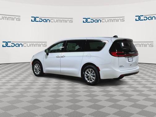Bright White Clearcoat 2026 Chrysler Pacifica Select