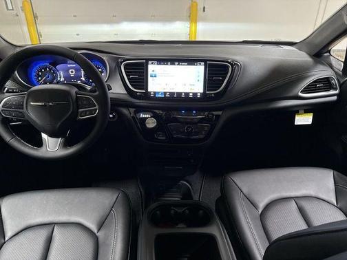 Bright White Clearcoat 2026 Chrysler Pacifica Select