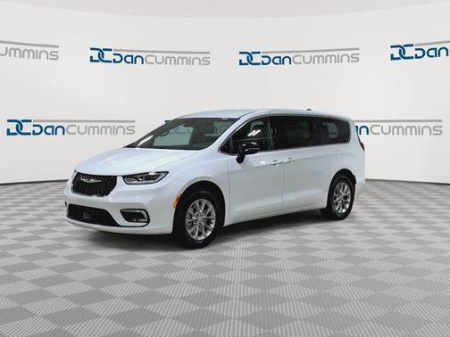 Bright White Clearcoat 2026 Chrysler Pacifica Select