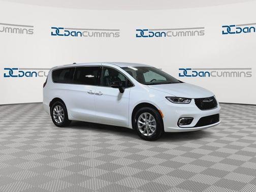 Bright White Clearcoat 2026 Chrysler Pacifica Select