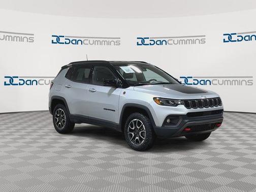 Silver Zynith 2025 Jeep Compass Trailhawk