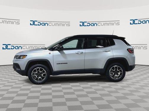 Silver Zynith 2025 Jeep Compass Trailhawk