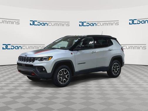Silver Zynith 2025 Jeep Compass Trailhawk