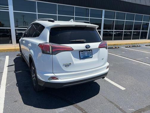 Super White 2016 Toyota RAV4 LE