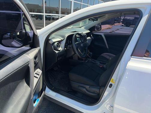 Super White 2016 Toyota RAV4 LE