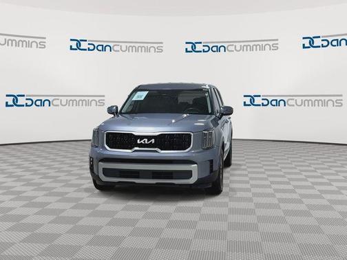 Everlasting Silver 2024 Kia Telluride LX