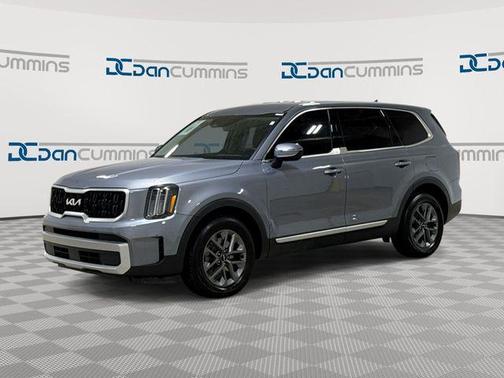 Everlasting Silver 2024 Kia Telluride LX