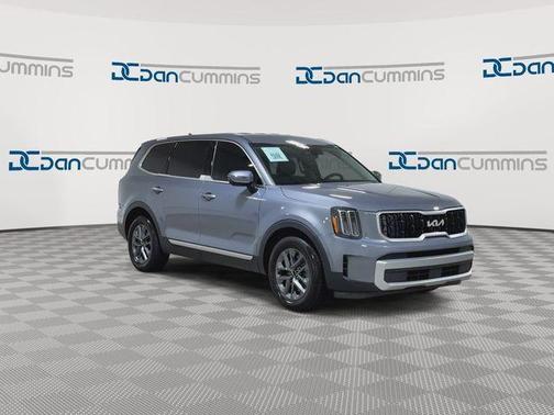 Everlasting Silver 2024 Kia Telluride LX