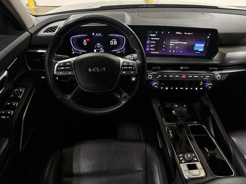 Everlasting Silver 2024 Kia Telluride LX