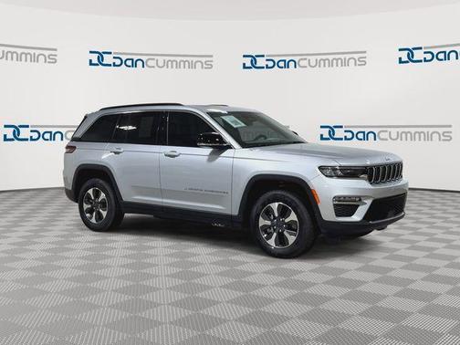 Silver Zynith 2025 Jeep Grand Cherokee 4xe Base