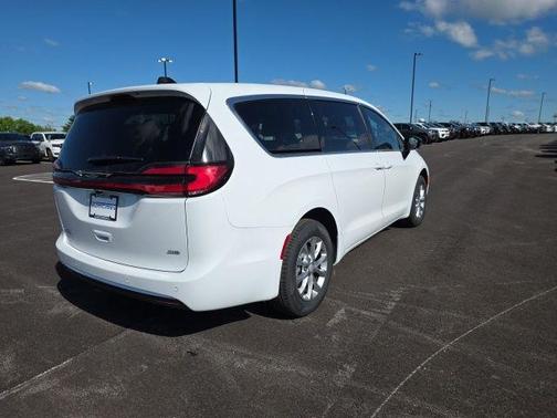 PW7 2027 Chrysler Pacifica SELECT
