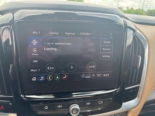 Iridescent Pearl Tricoat 2023 Chevrolet Traverse Premier