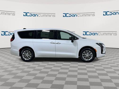 PW7 2027 Chrysler Pacifica SELECT