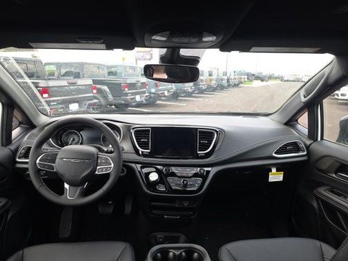PW7 2027 Chrysler Pacifica SELECT