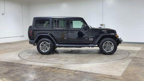 Black Clearcoat 2018 Jeep Wrangler Unlimited Sahara