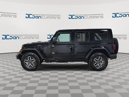 Black Clearcoat 2025 Jeep Wrangler Sahara